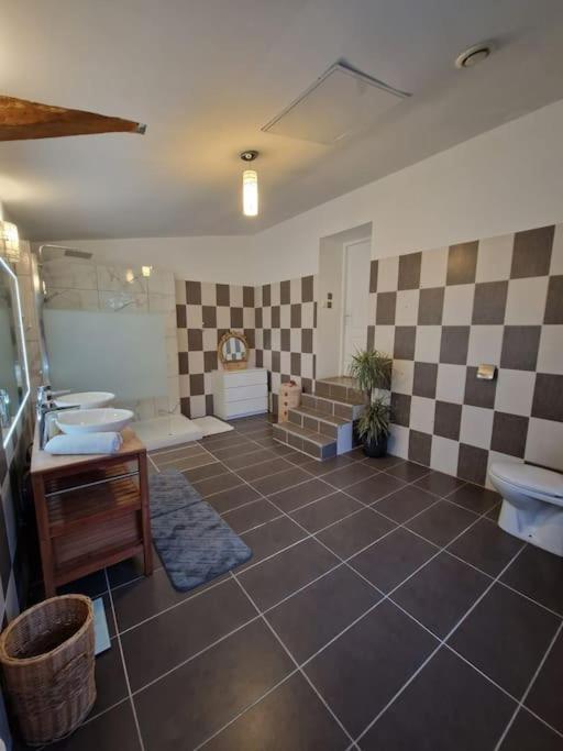 Demeure En Pierre Avec Piscine Privee Villa Etauliers Luaran gambar
