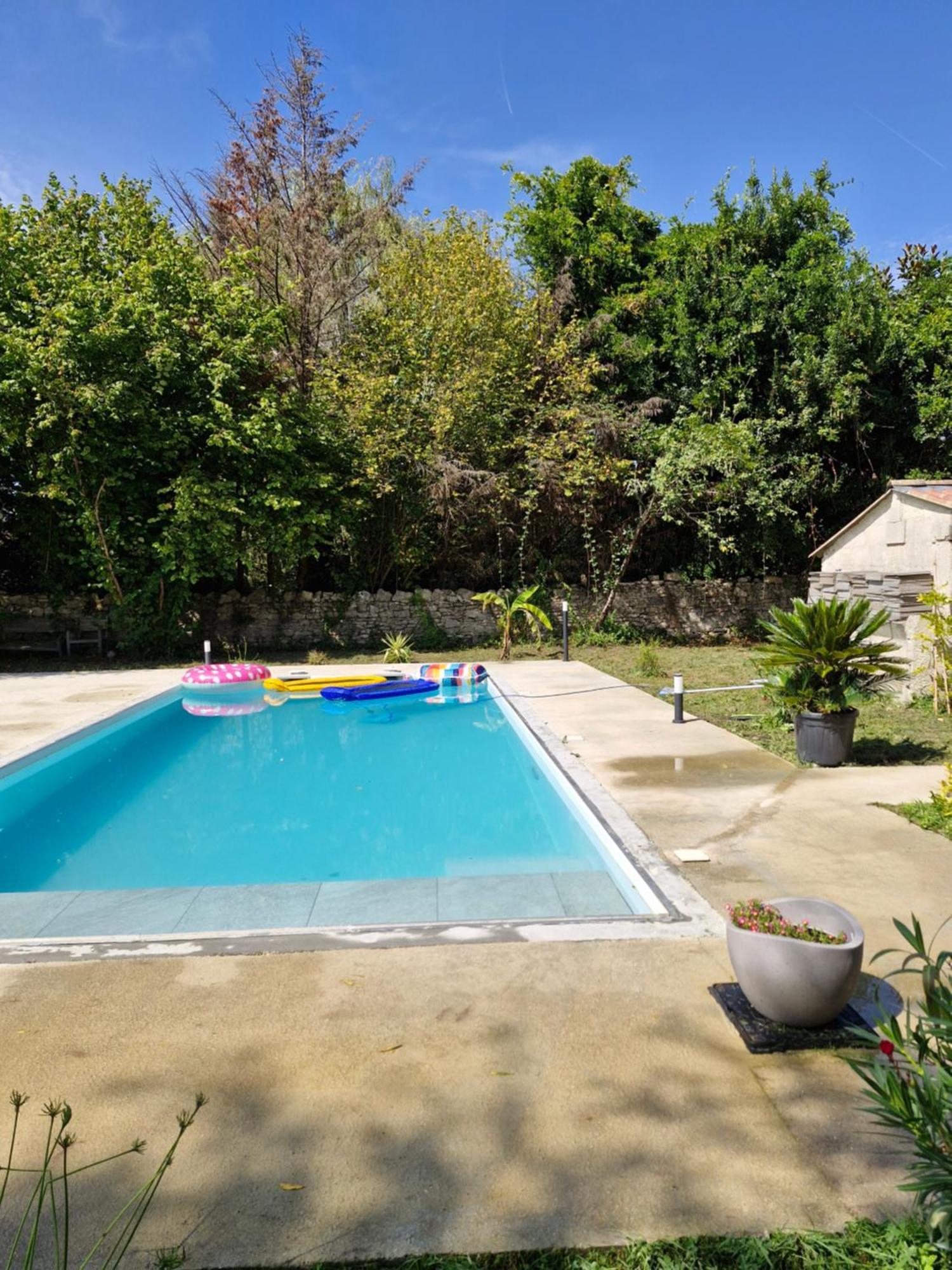 Demeure En Pierre Avec Piscine Privee Villa Etauliers Luaran gambar