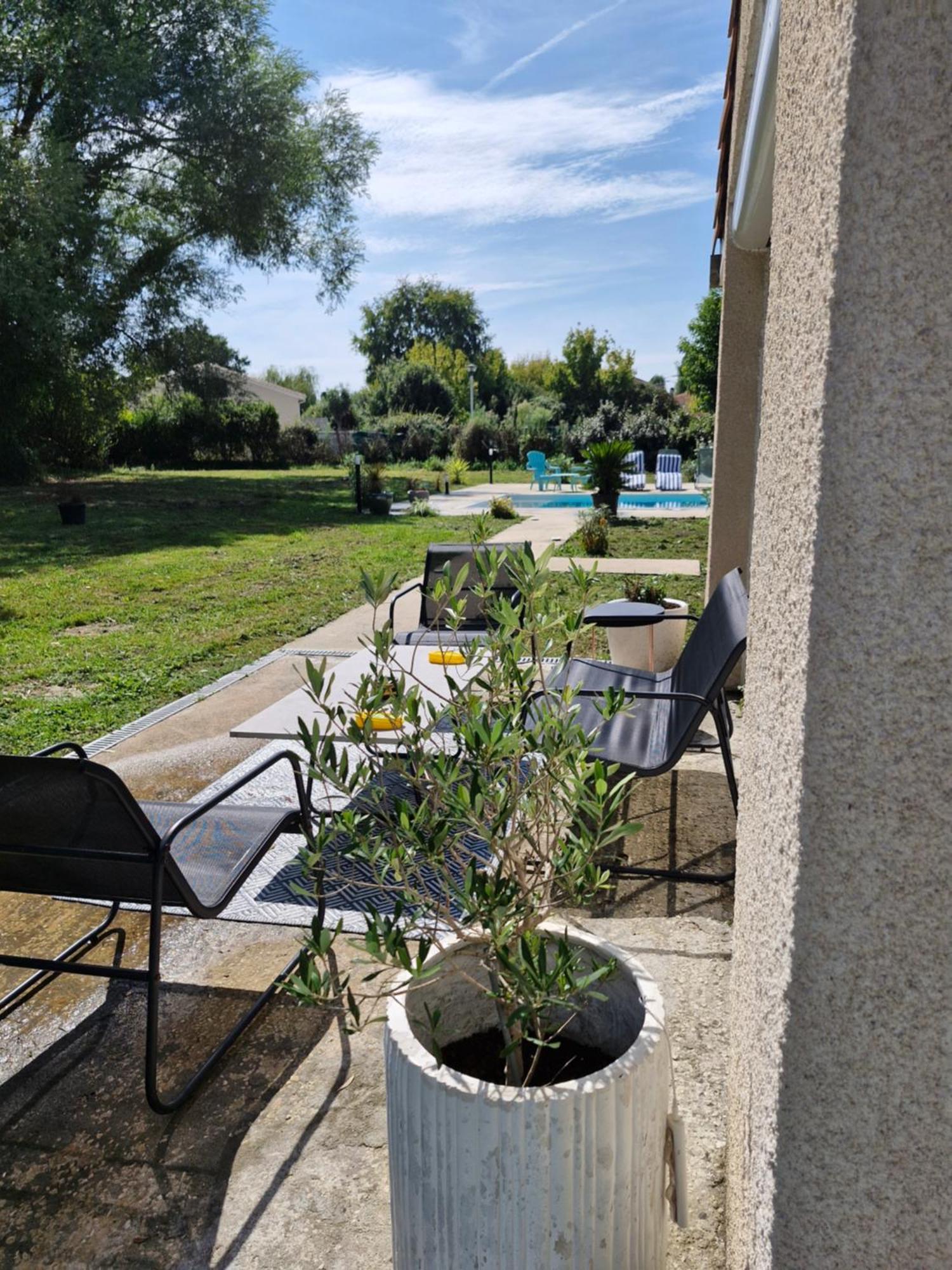 Demeure En Pierre Avec Piscine Privee Villa Etauliers Luaran gambar